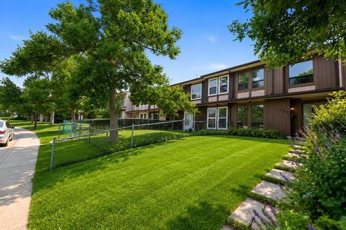 122 Berkley Way Nw, Calgary, AB, T3K1B6 | Card Image
