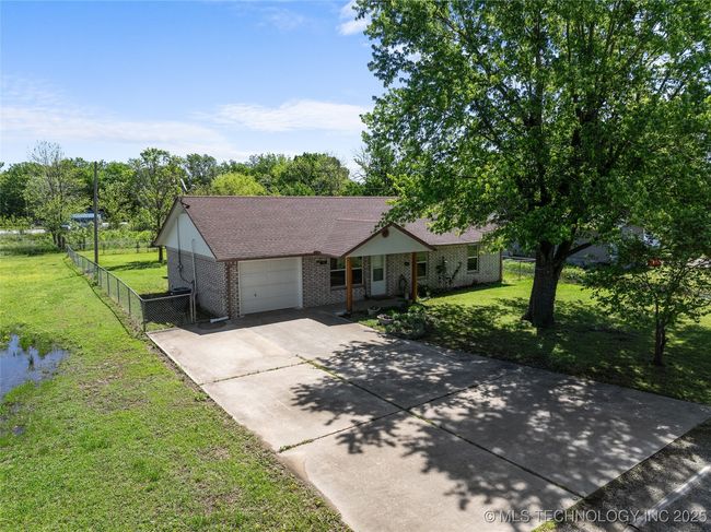 311 N 1 St St, House other with 3 bedrooms, 2 bathrooms and null parking in Porum OK | Image 32