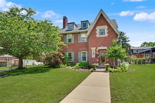 6 W Raymond Ave, Danville, IL, 61832-1720 | Card Image