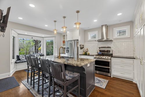 1670 Ashland Ave, Saint Paul, MN, 55104-6157 | Card Image