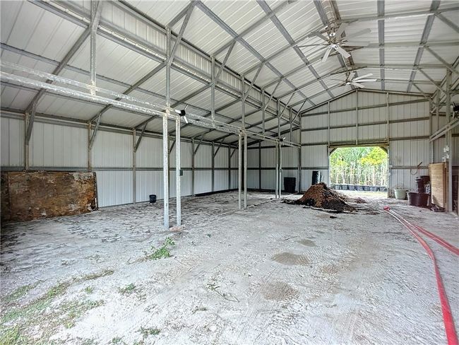 Barn with 8 horse stalls | Image 38