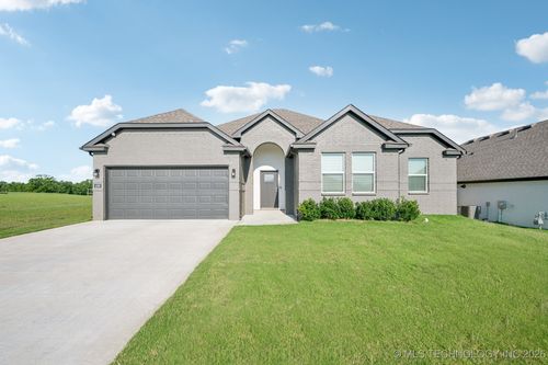 4266 Village Park Dr, Skiatook, OK, 74070-5007 | Card Image