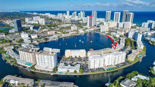 204-300 Golden Isles Dr, Hallandale Beach, FL, 33009-5814 | Card Image