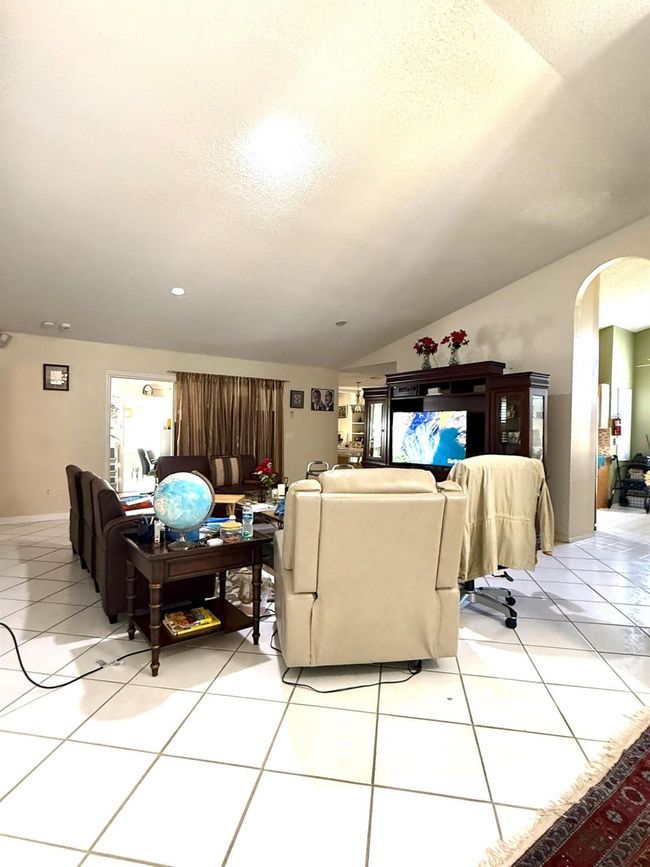 434 Se Doat St, House other with 3 bedrooms, 2 bathrooms and null parking in Port St. Lucie FL | Image 14