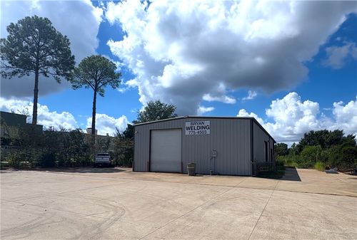 729 N Harvey Mitchell Pkwy, Bryan, TX, 77807-1014 | Card Image