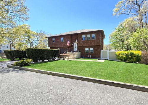 76 Webster Ave, Ronkonkoma, NY, 11779-1626 | Card Image