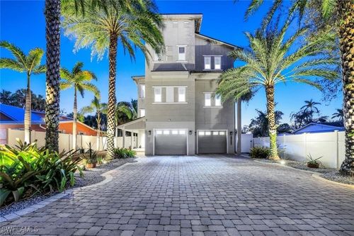 27281 S Riverside Dr, BONITA SPRINGS, FL, 34135-4944 | Card Image