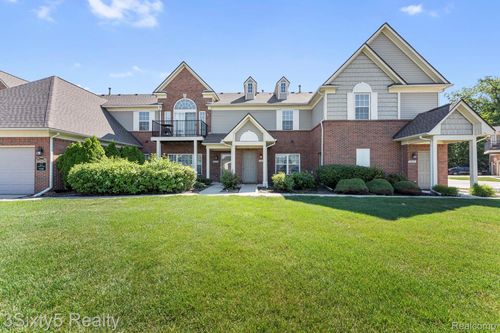 27636 Hidden Oaks Dr, Trenton, MI, 48183-2861 | Card Image