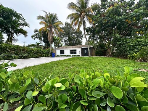 1645 Ne 175th St, North Miami Beach, FL, 33162-1442 | Card Image