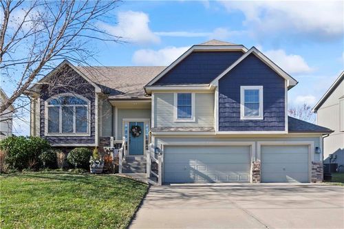 2218 Sw Feather Ridge Road, Lee's Summit, MO, 64082 | Card Image