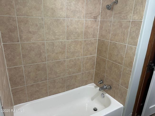 Tub/Shower Combo | Image 13