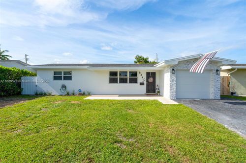 8440 Nw 11th Ct, Pembroke Pines, FL, 33024-4969 | Card Image
