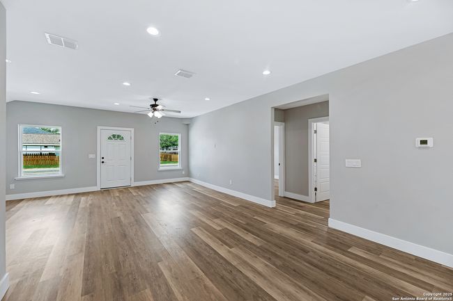 304 E Westmeyer St, House other with 3 bedrooms, 2 bathrooms and null parking in Poth TX | Image 6