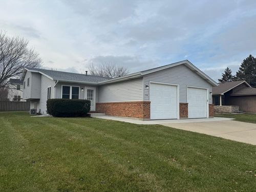 708 Michigan Ave, South Elgin, IL, 60177-1032 | Card Image