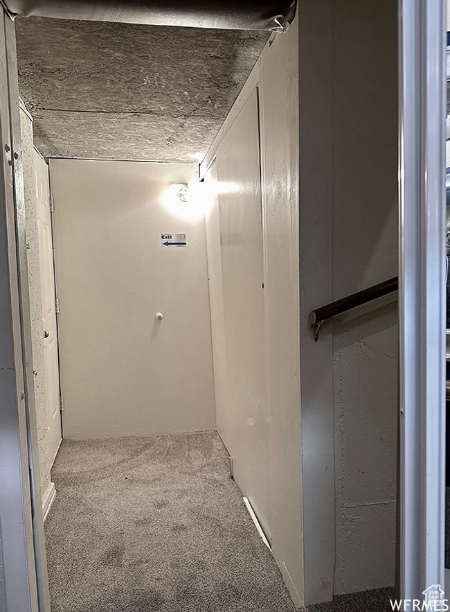 Corridor with carpet floors | Image 27