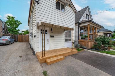 73 Albany Ave, Home with 2 bedrooms, 2 bathrooms and 5 parking in Hamilton ON | Image 2