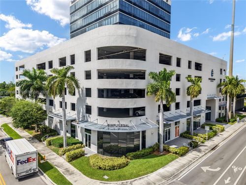 20200 W Dixie Hwy, MIAMI, FL, 33180-1918 | Card Image
