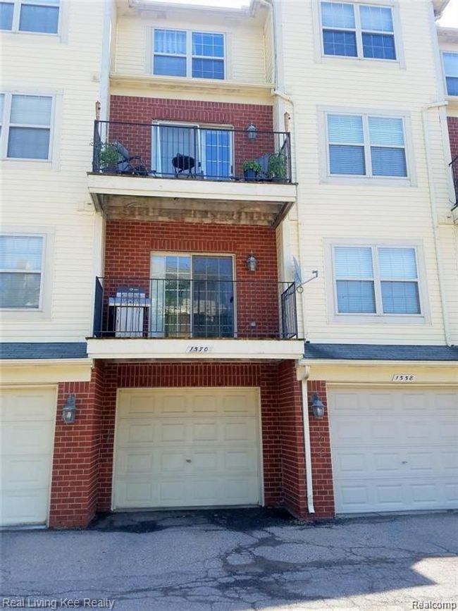 1570 Devon Ln, Condo with 2 bedrooms, 3 bathrooms and null parking in Troy MI | Image 18
