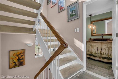 5415 Fairway Ln, West Bloomfield, MI, 48323-3429 | Card Image