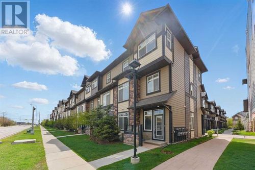 815 85 St Sw, Calgary, AB, T3H1W7 | Card Image