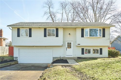 1661 Devonshire Dr, Brunswick, OH, 44212-3637 | Card Image