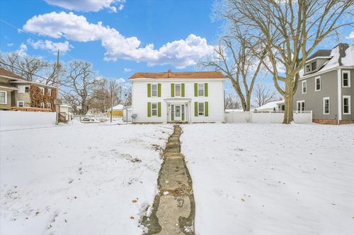 110 E Barker St, Tuscola, IL, 61953-1032 | Card Image