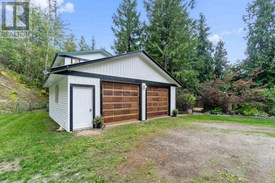 9048 Hummingbird Dr, House other with 3 bedrooms, 3 bathrooms and 2 parking in Swansea Point BC | Image 2