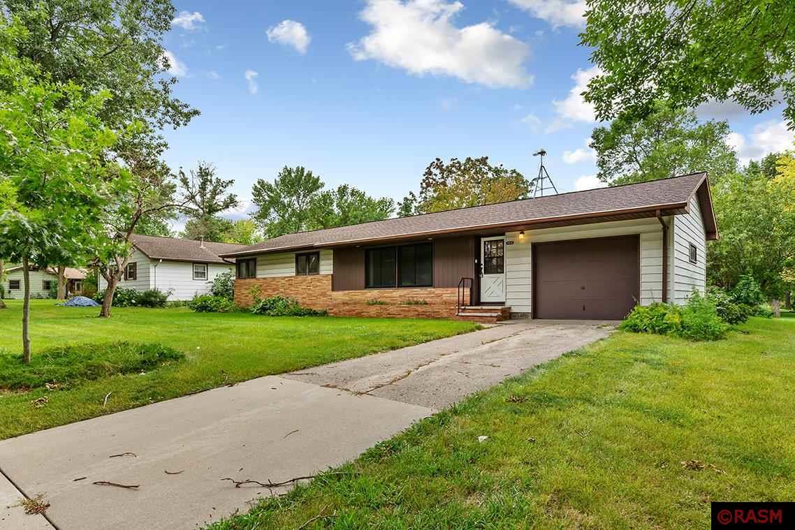 7th St, Gaylord, MN 55334