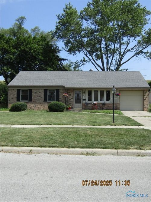 1733 Parkway Dr, Maumee, OH, 43537-2616 | Card Image