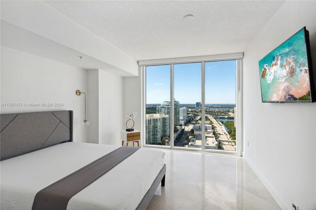 3107 - 16699 Collins Ave, Condo with 2 bedrooms, 2 bathrooms and null parking in Sunny Isles Beach FL | Image 11