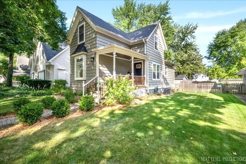910 S 4th St, St. Charles, IL, 60174-3920 | Card Image
