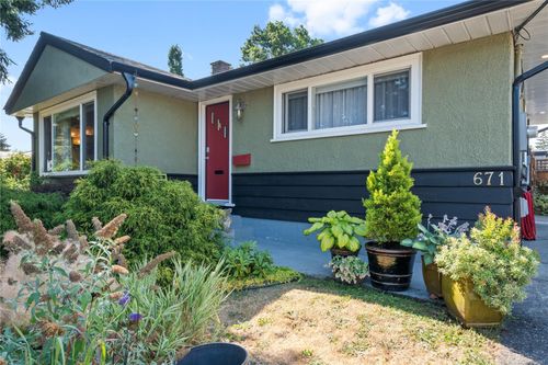671 Chelsea St, Nanaimo, BC, V9S1X9 | Card Image
