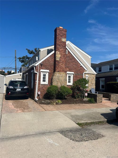 102 Atlantic Ave, Long Beach, NY, 11561-3805 | Card Image