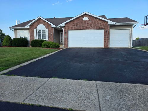 584 Par Pl, Belvidere, IL, 61008-8539 | Card Image