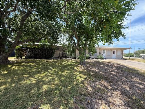 1002 Diomede St, Portland, TX, 78374-1915 | Card Image