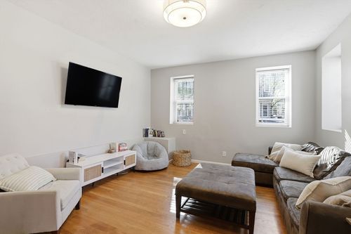 1-252 E St, Boston, MA, 02127-4637 | Card Image