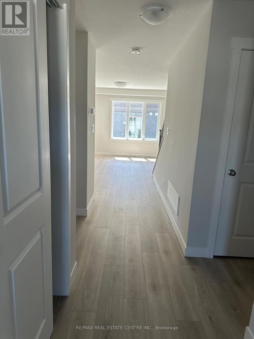 33 Strath Crescent, Springwater (Elmvale), ON, L0L1P0 | Card Image