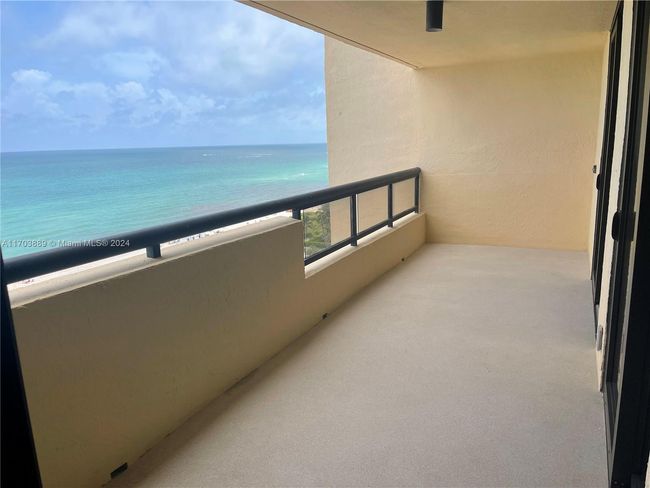 APT-1409 - 2555 Collins Ave, Condo with 2 bedrooms, 2 bathrooms and null parking in Miami Beach FL | Image 16