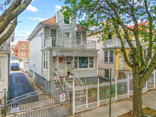 667 E 230th St, Bronx, NY, 10466-3806 | Card Image