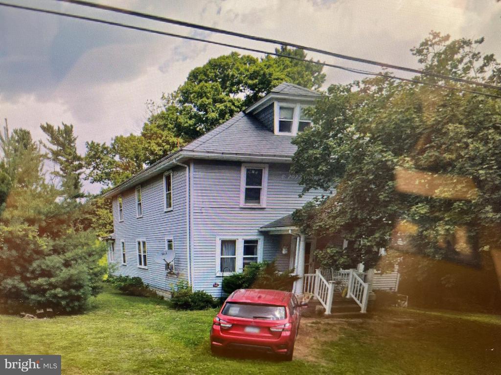 Eden Rd, Lancaster, PA 17601