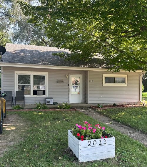 2013 Chestnut Ave, STERLING, IL, 61081-1809 | Card Image