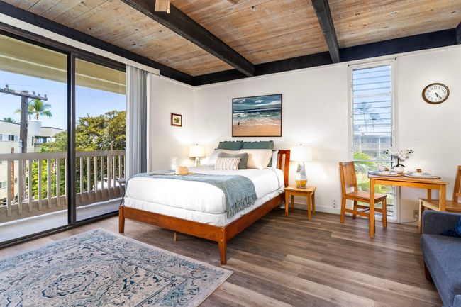 Offered turnkey with a transferable short-term rental license | Image 6
