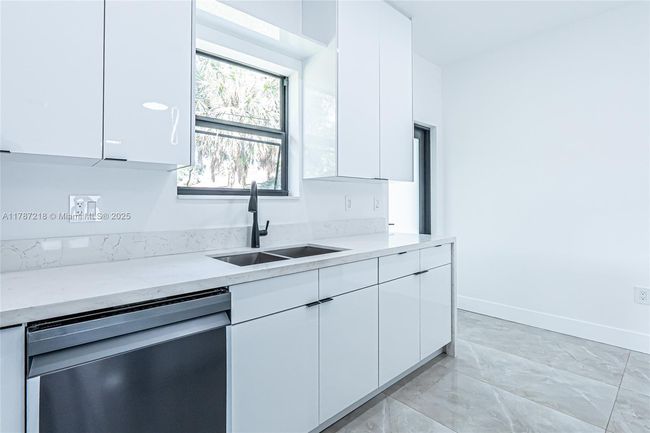 0 - 2739 Nw 7 Th St, House other with 4 bedrooms, 3 bathrooms and null parking in Fort Lauderdale FL | Image 12