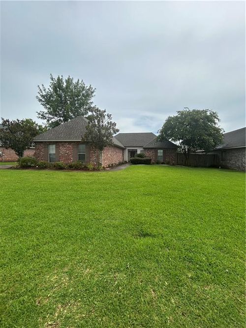 384 Tot Dr, Alexandria, LA, 71303-3785 | Card Image