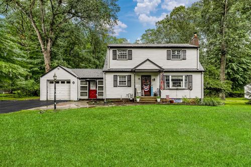 5 Woodland Pl, Airmont, NY, 10952-3410 | Card Image