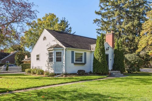 22 Berger Rd, Saginaw, MI, 48602-5266 | Card Image