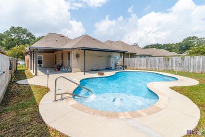 17104 Sills Dr, House other with 4 bedrooms, 2 bathrooms and null parking in Prairieville LA | Image 3