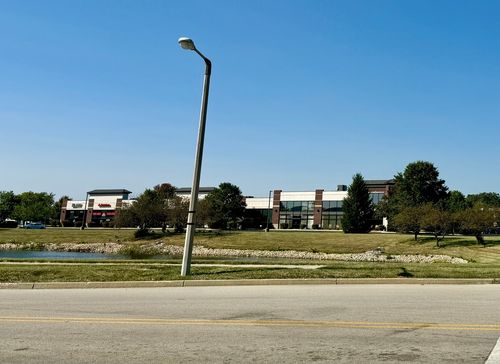 unit-17g-129 Commercial Dr, Yorkville, IL, 60560-4731 | Card Image