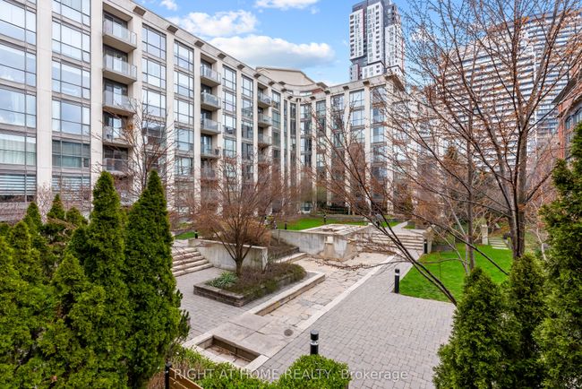 703 - 18 Beverley St, Condo with 3 bedrooms, 2 bathrooms and 2 parking in Toronto ON | Image 28
