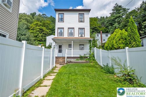 428 Center Ave, Jim Thorpe, PA, 18229-1210 | Card Image